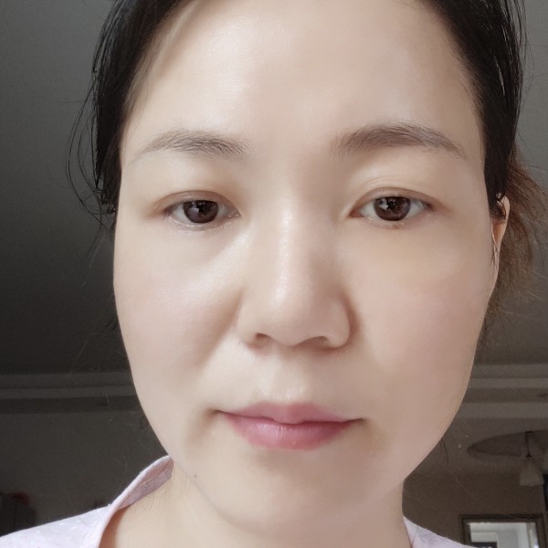 顺心拿汉堡的照片