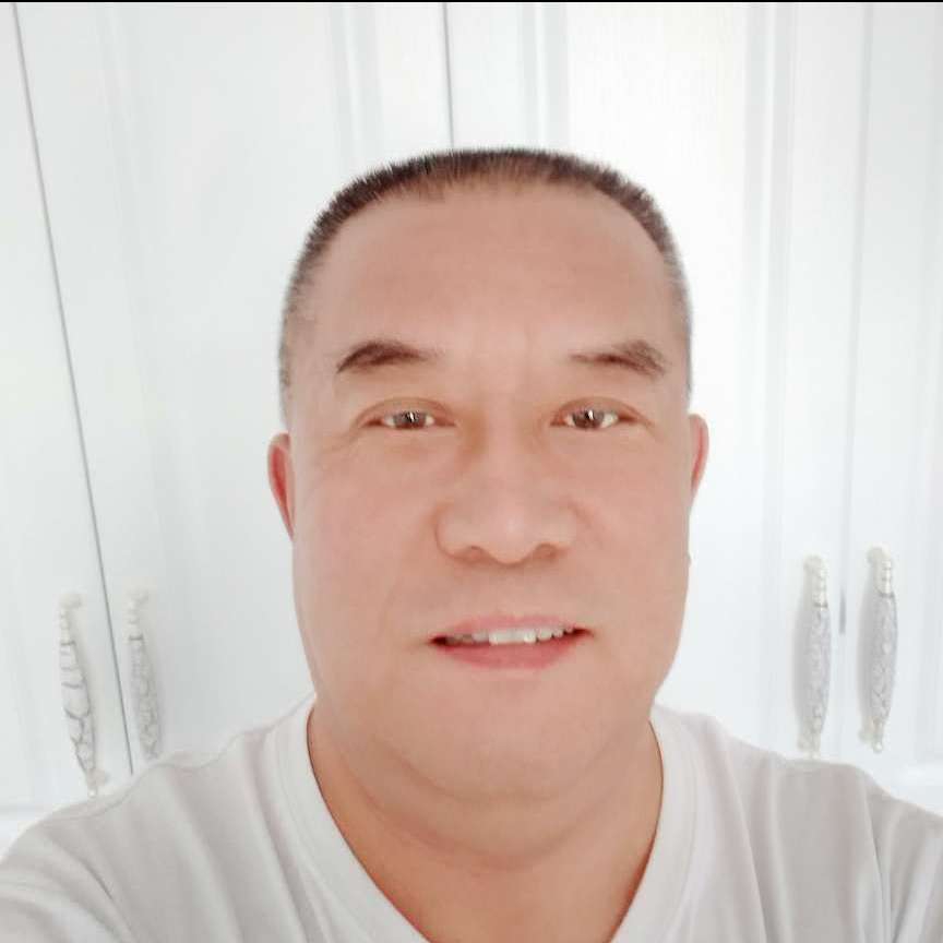 着急拿蜗牛的照片