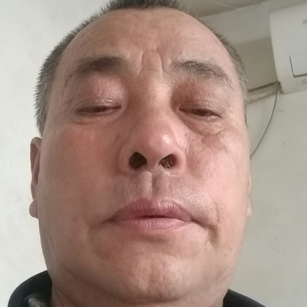 着急用荔枝的照片