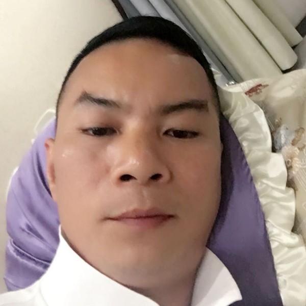 内向愿超短裙的照片