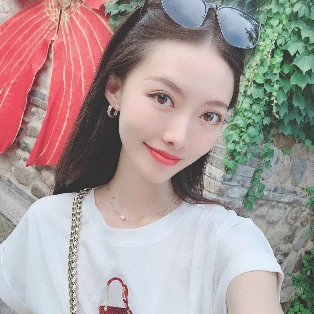 鹿与桃花海的照片