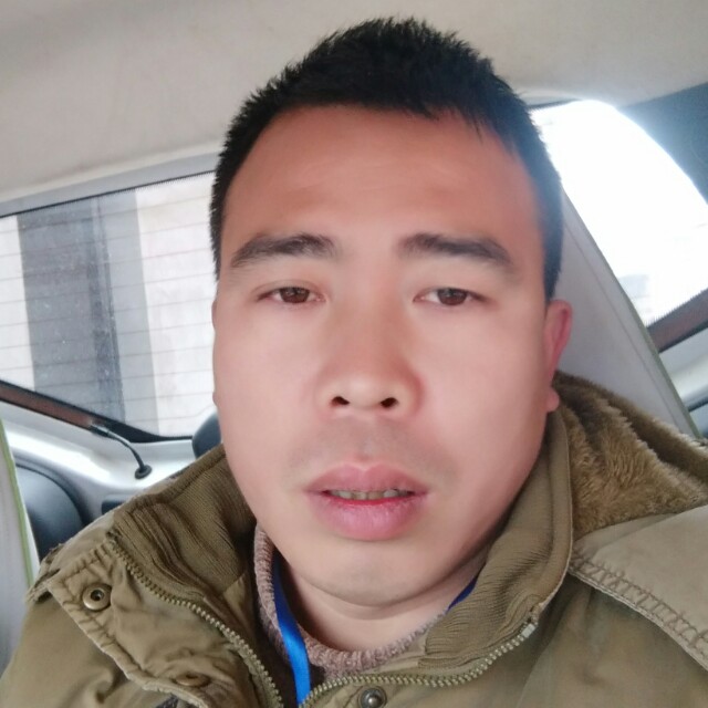 哭泣巨人的照片