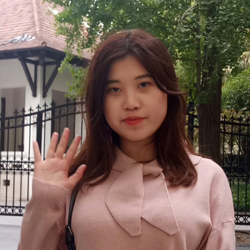 绚烂深拥少女的照片