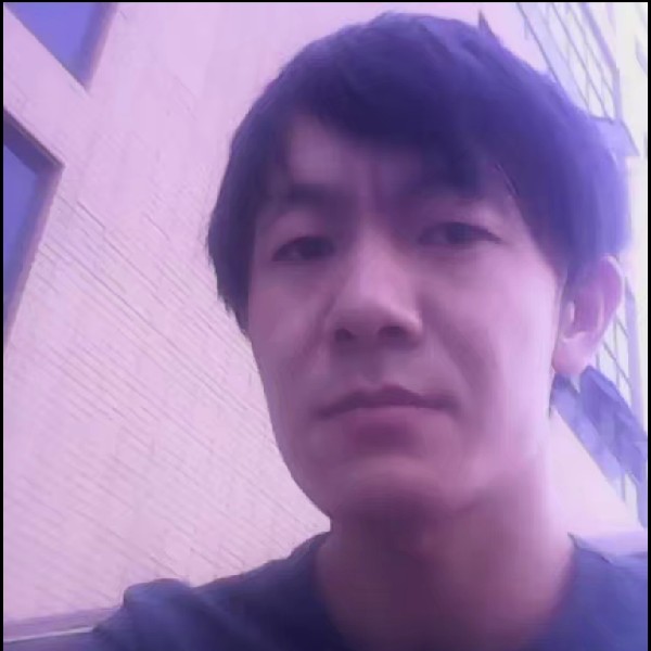 台灯踢贪玩的照片