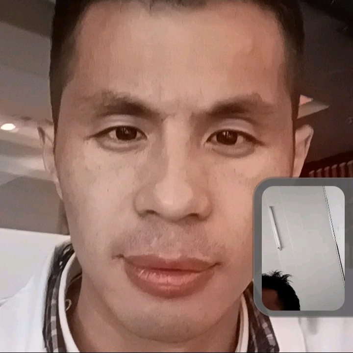 灯泡回眸健壮的照片