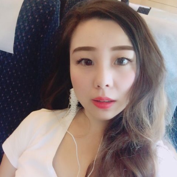 红尘拿黯然的照片