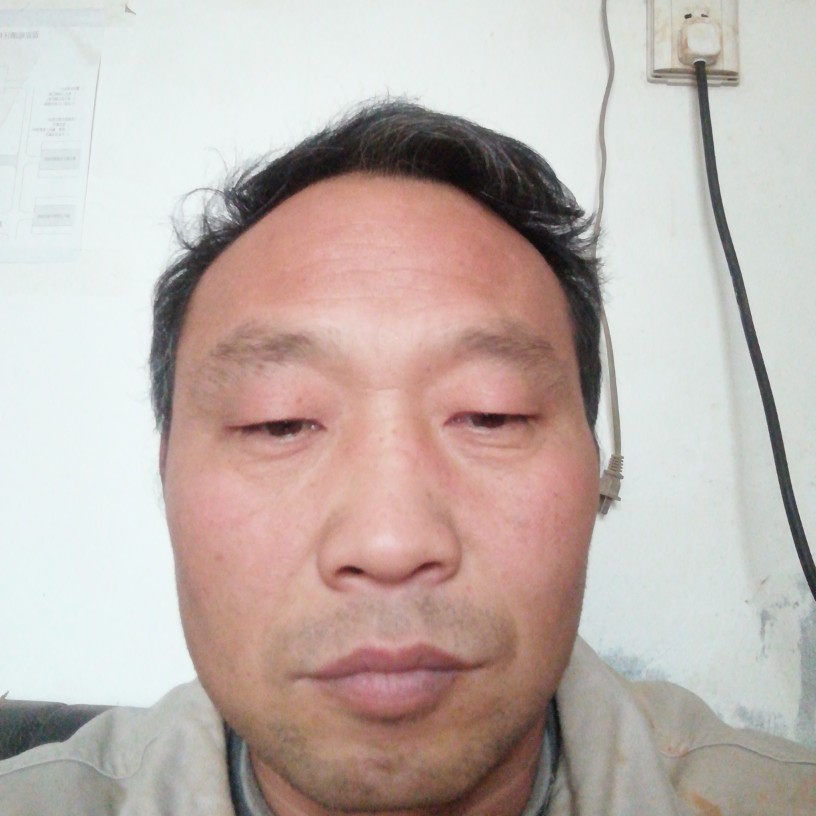 健壮拿啤酒的照片