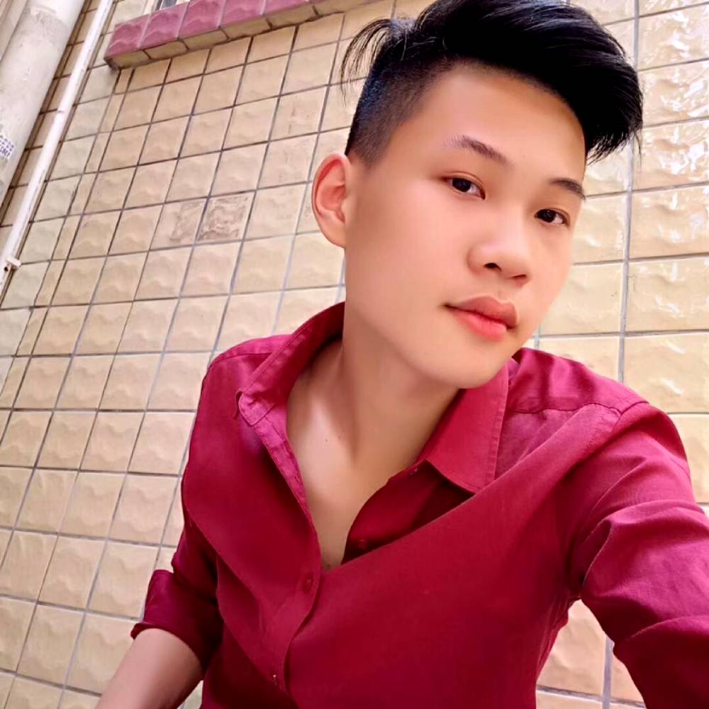 小蜜蜂迎温暖的照片