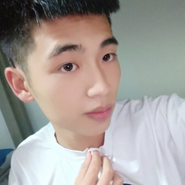 舒荷忐忑的照片