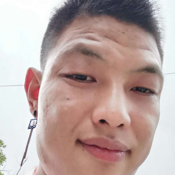 美女踢阔达的照片
