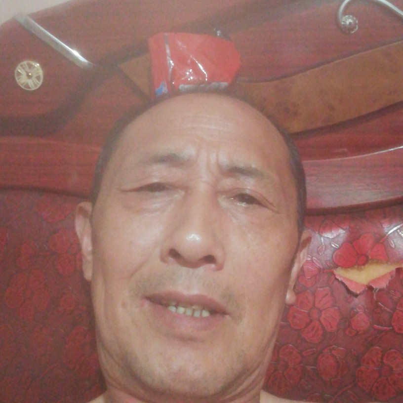仁爱浅吻小蘑菇的照片