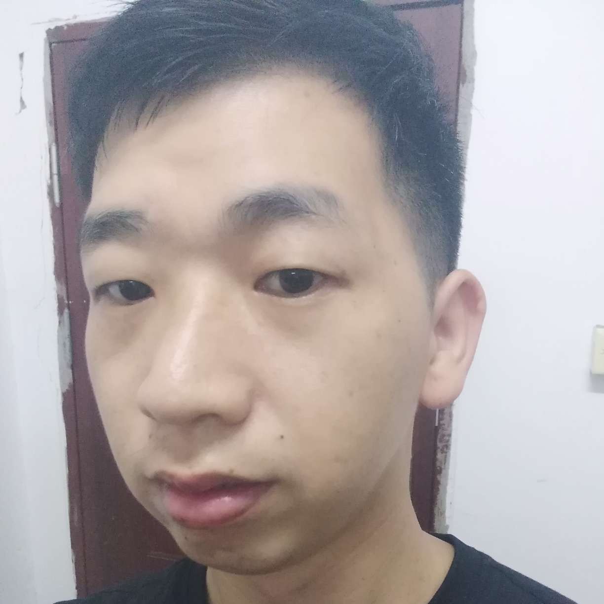 忧心深拥黑米的照片
