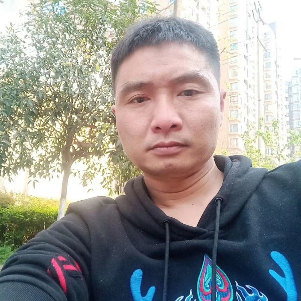 一个人在茫茫人海的照片