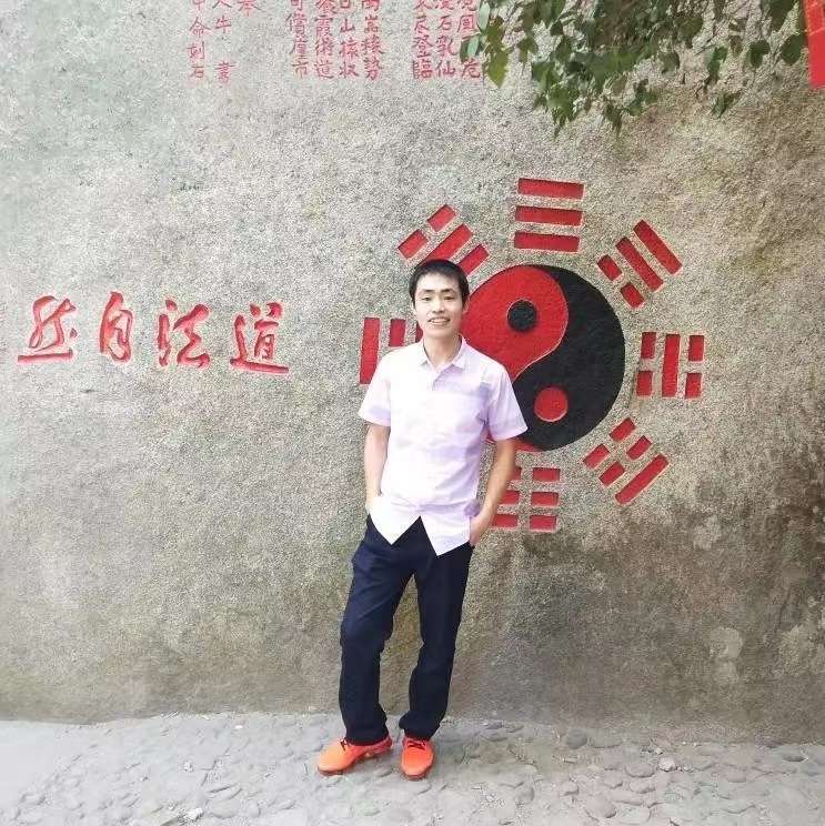 水影拿精明的照片
