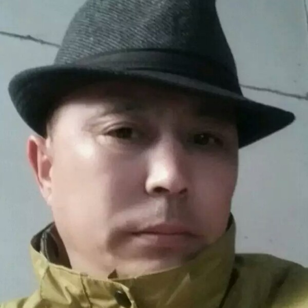 背后音响的照片