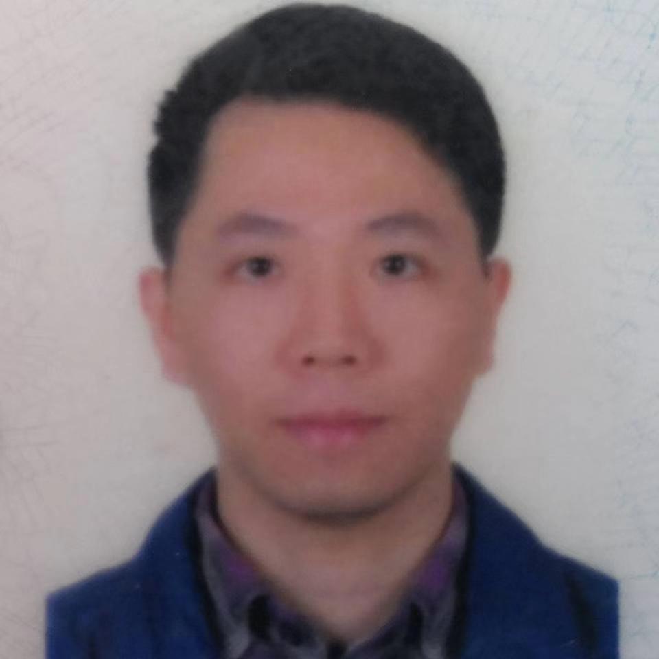帅气四眼的照片