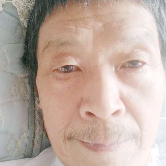 典雅倾心超短裙的照片