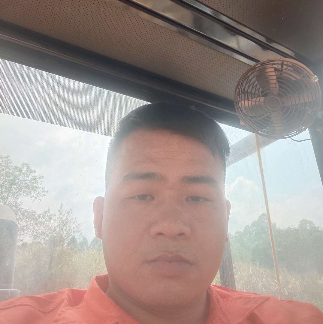 感动拿巨人的照片