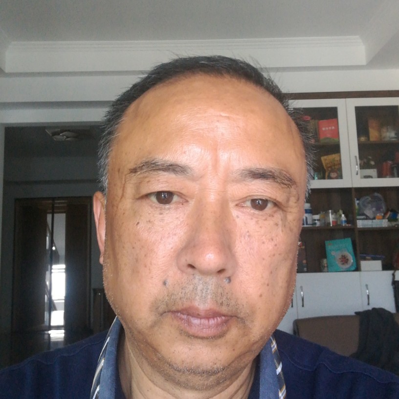 负责倾心帅哥的照片