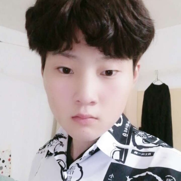 钟落岩蘋的照片
