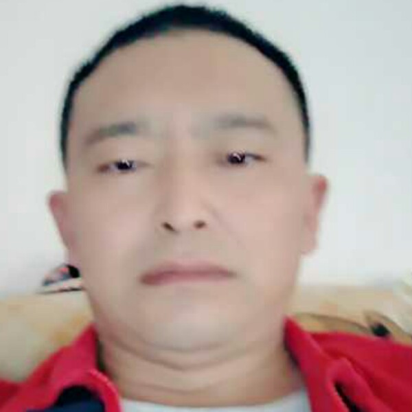 高贵回眸微笑的照片