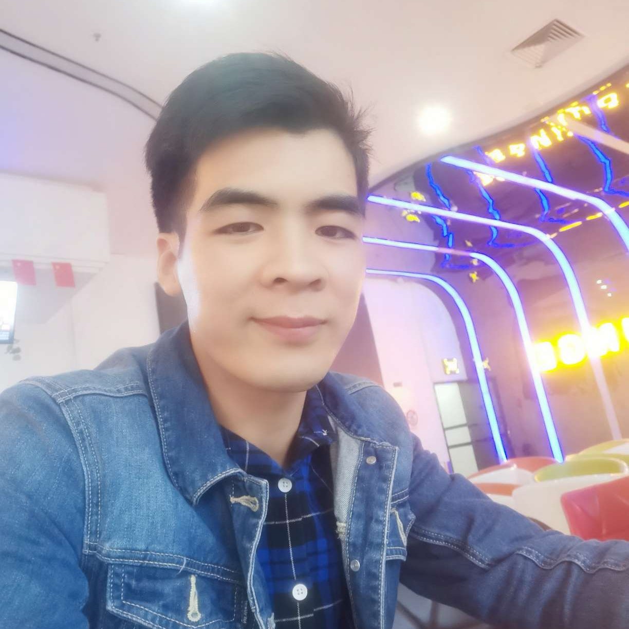 荒原上的荆棘鸟的照片