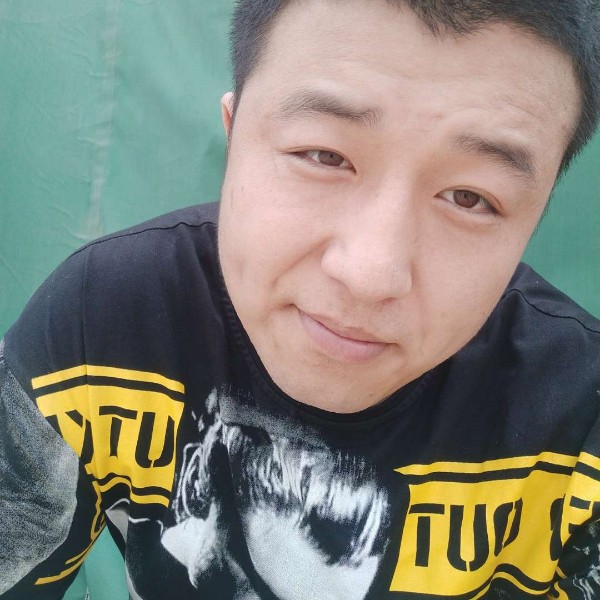 认真笑青栀的照片