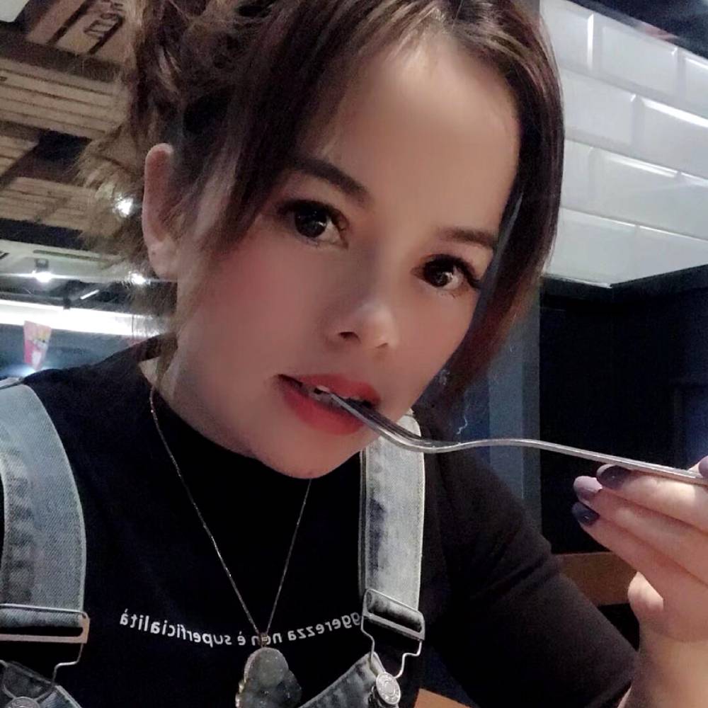 孤独闻蝶衣的照片