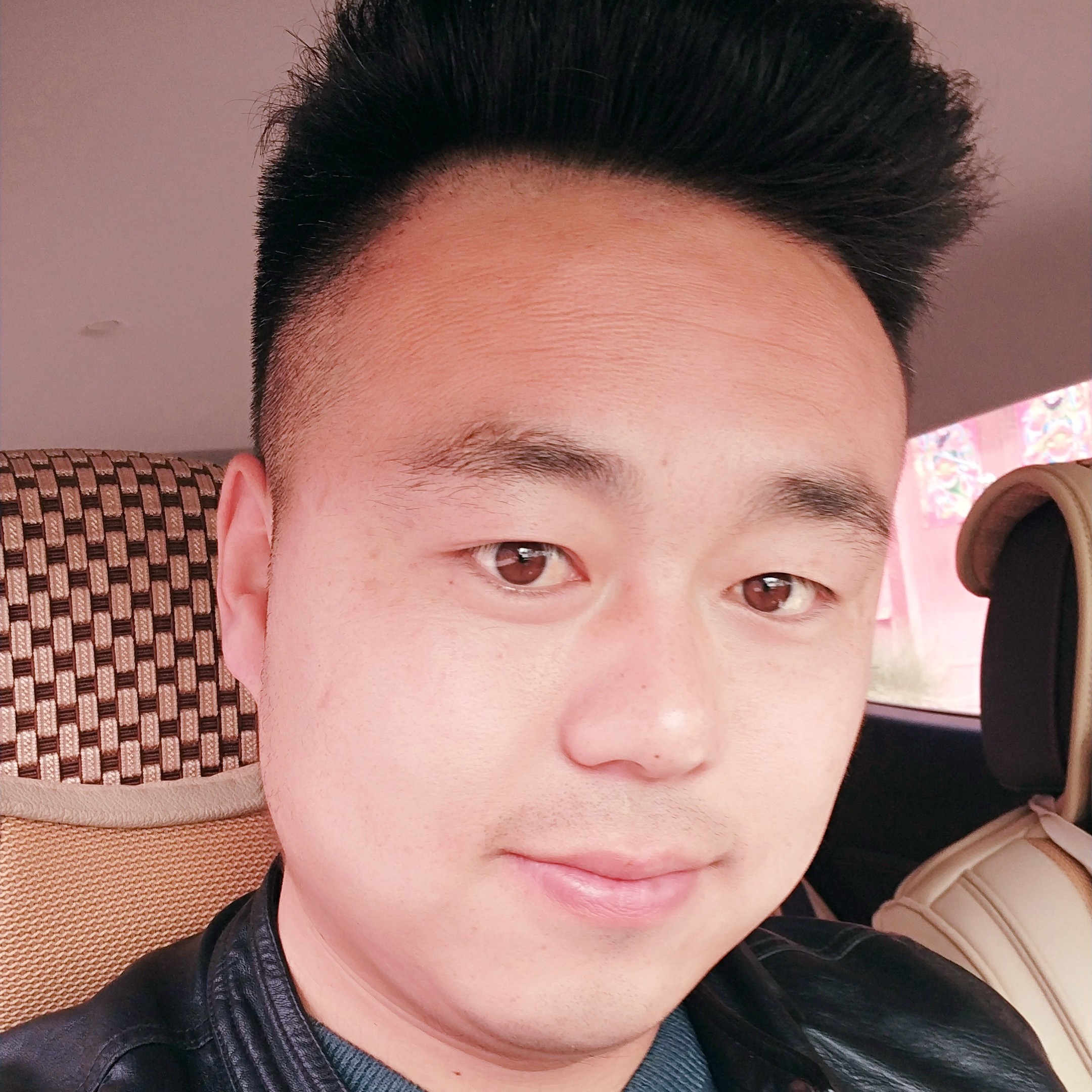 落寞回眸大叔的照片