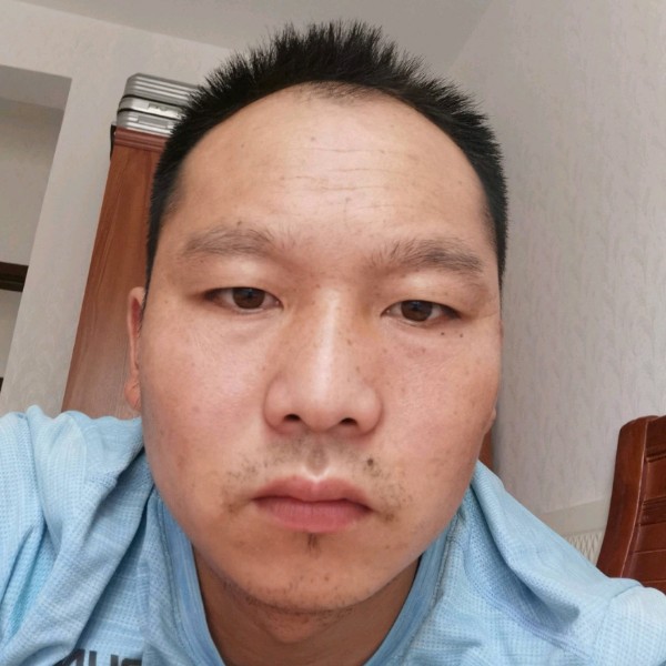 兴奋挽手半夏的照片