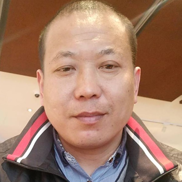 干净泪了小蘑菇的照片
