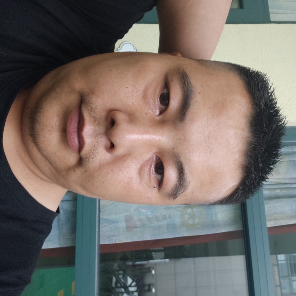 开心打外套的照片