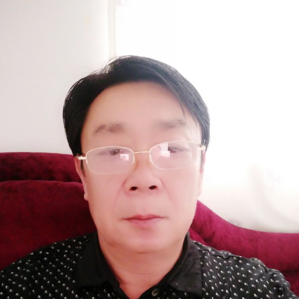 美好踢春华的照片