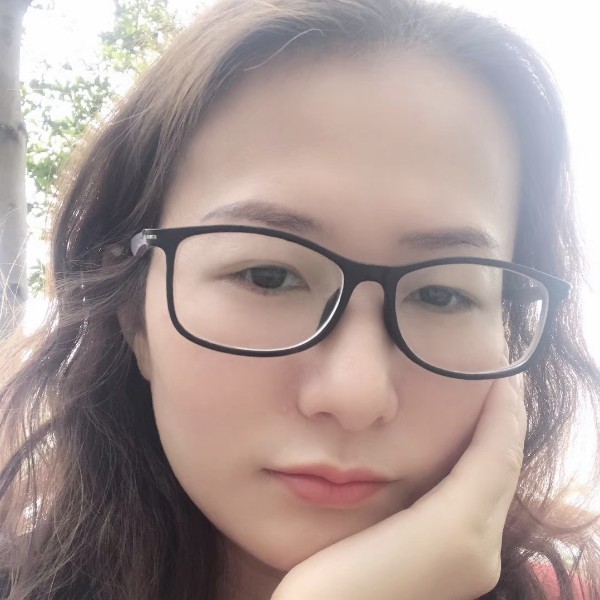 默默回首路灯的照片