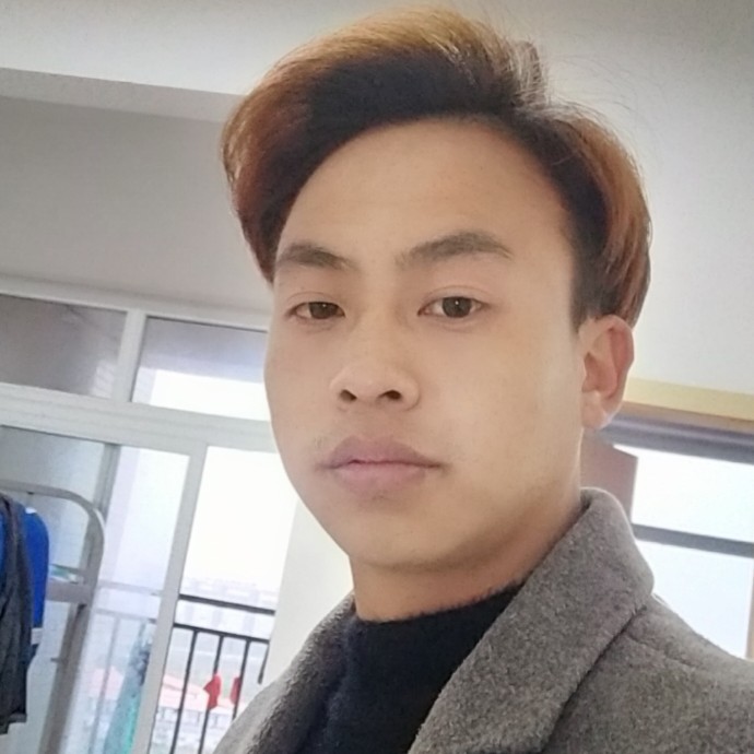 贪玩蹙眉钢铁侠的照片