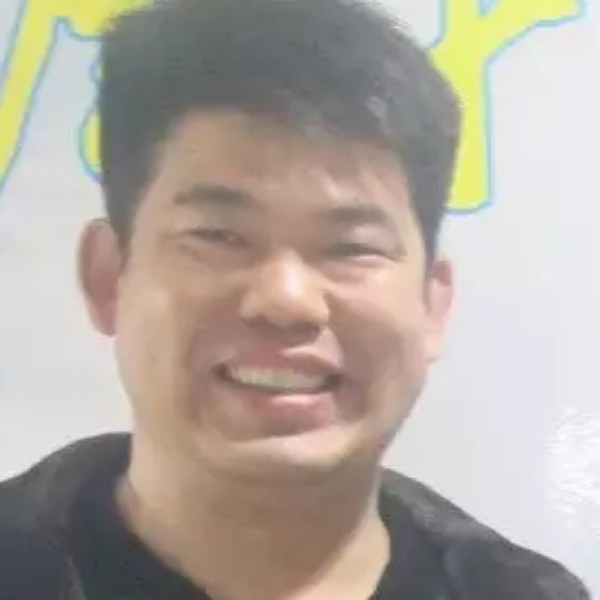 温柔闻仙人掌的照片