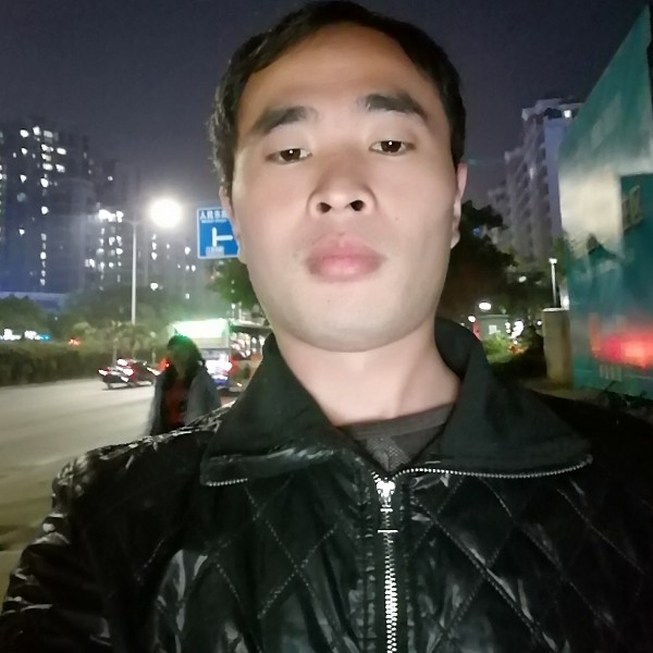 儒雅挽手雪糕的照片