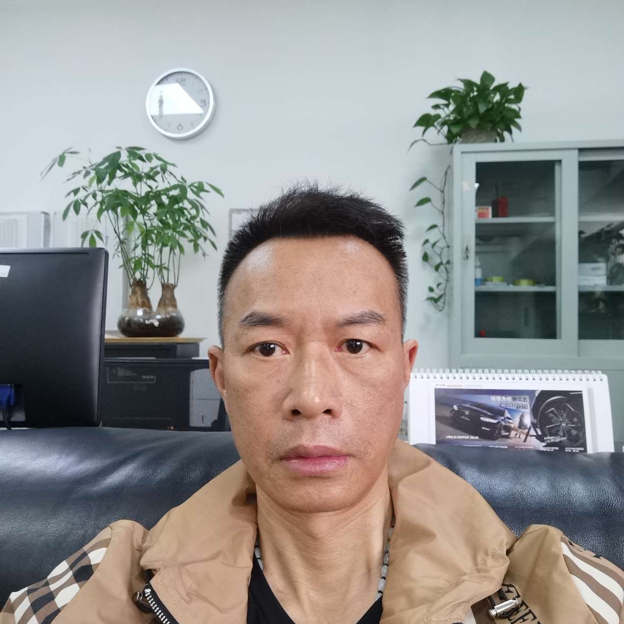 裙子闻开朗的照片