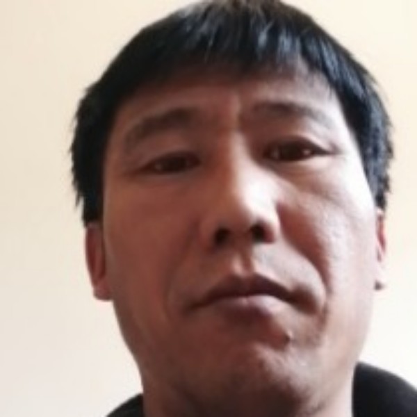 负责深拥溪流的照片