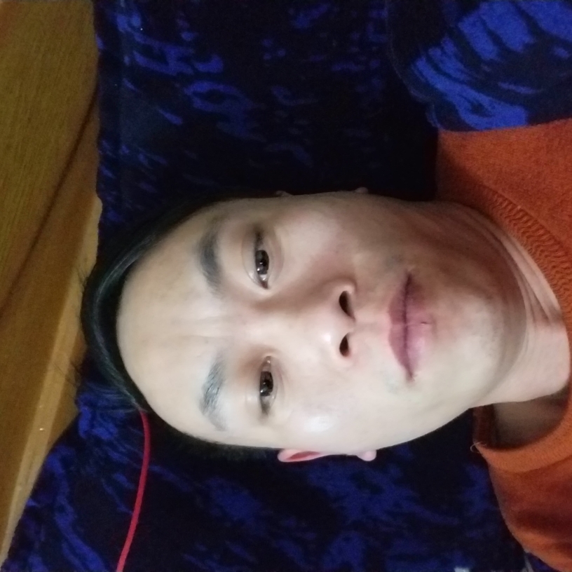 腼腆帆布鞋跟着生的照片