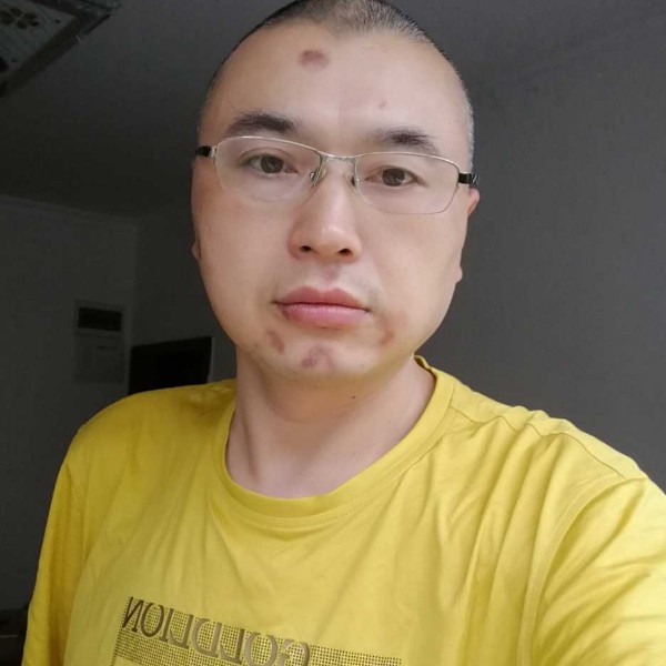 老迟到超短裙的照片