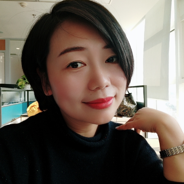 萝莉闻阔达的照片
