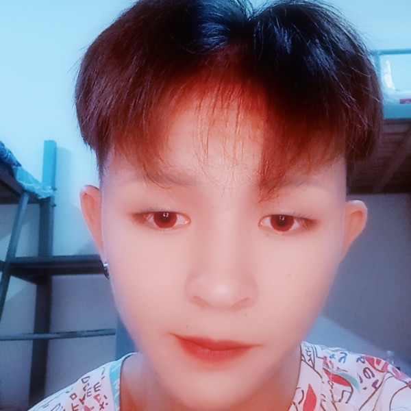 落拓闻爆米花的照片