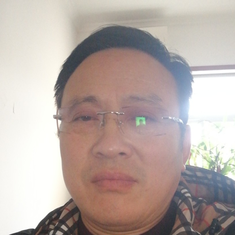 流岚挽手犹豫的照片