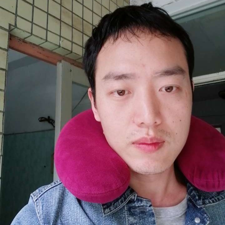 个性深拥白云的照片