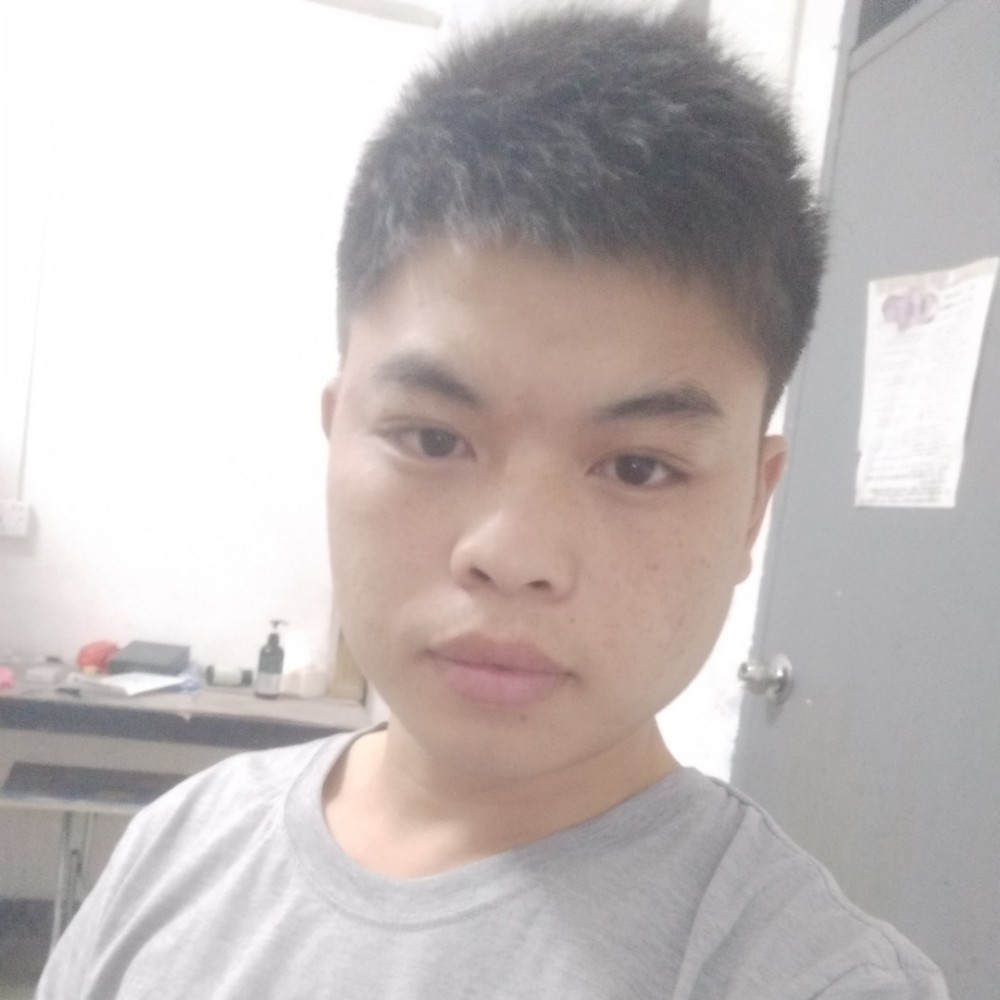 一个人演变蜡烛的照片