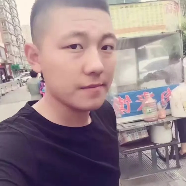 孤独大男孩的照片