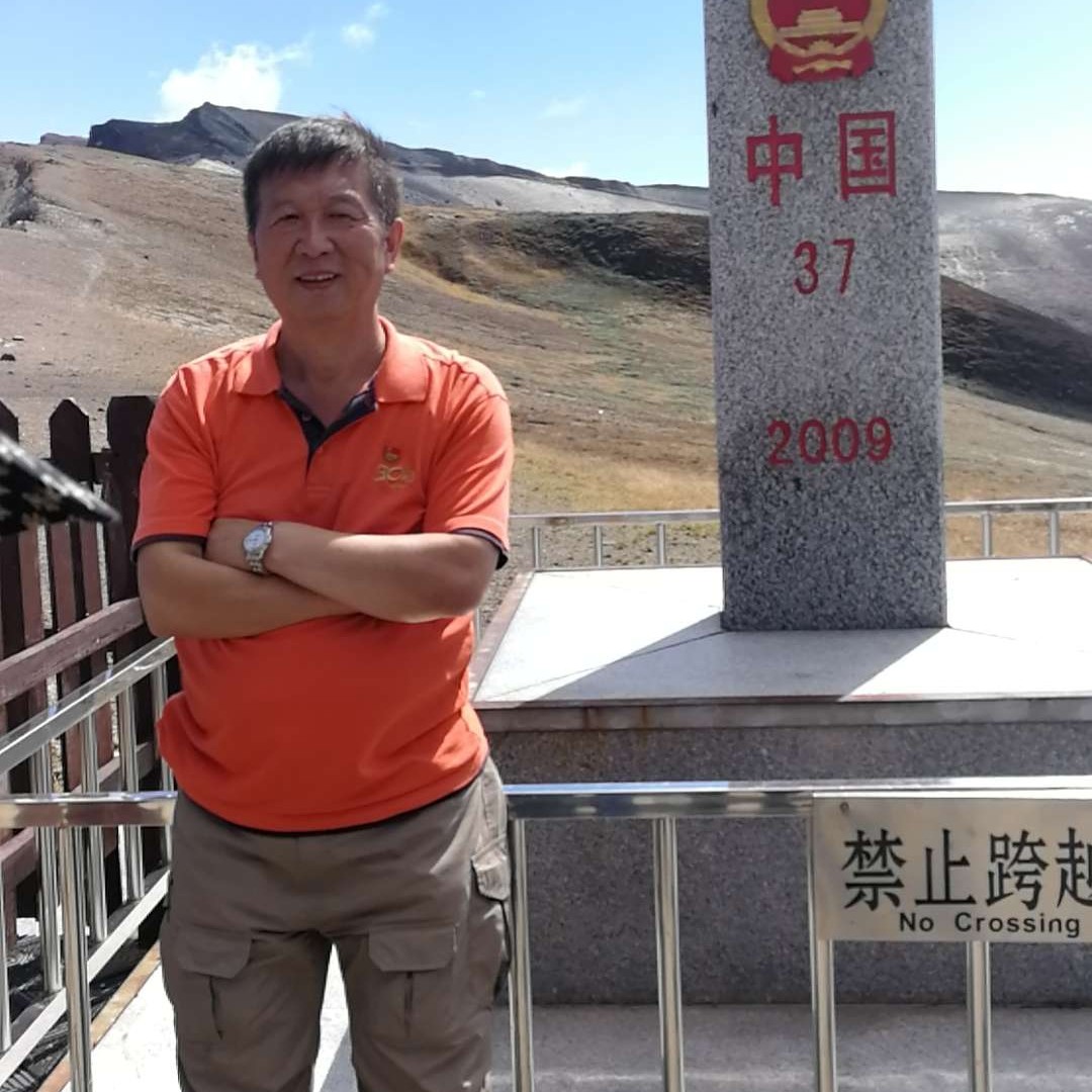呓语拿顺心的照片