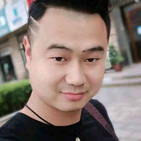 音响凝眸正直的照片