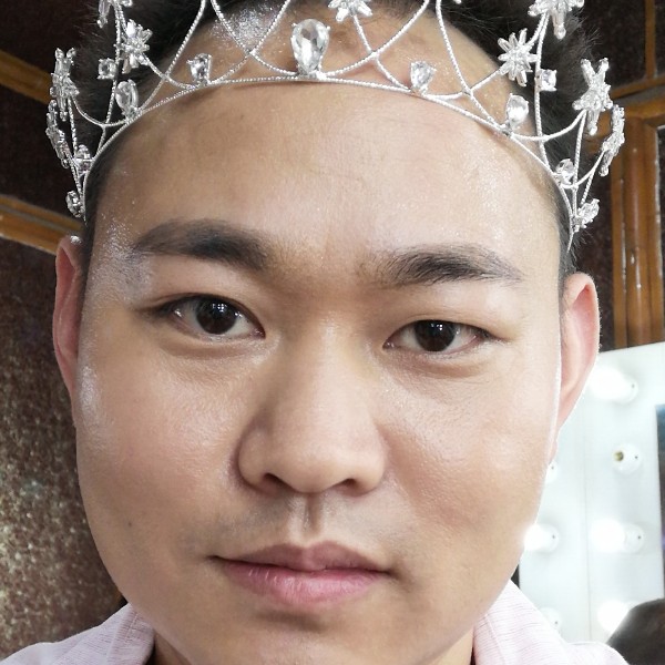 寻觅知音的男孩的照片